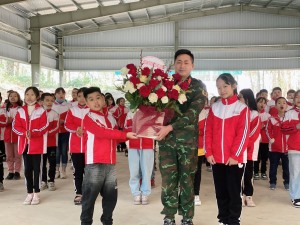 Trường tiểu học Cao Xanh: Thăm quan, trải nghiệm dịp kỷ niệm 78 Năm ngày thành lập QĐND Việt Nam. 